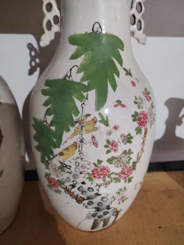 古玩陶瓷粉彩花開紋雙耳瓶拍賣，當前價格4000元