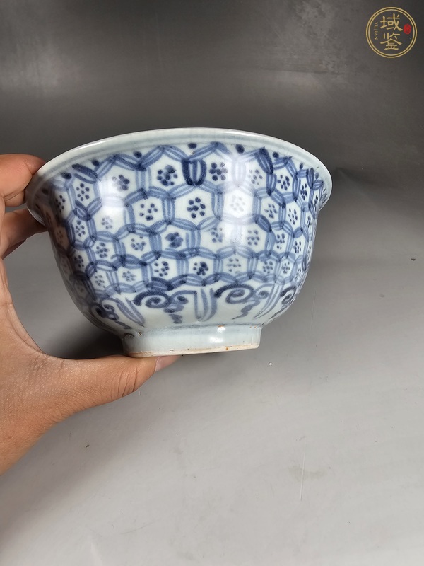 古玩陶瓷龜背錦地紋青花碗真品鑒賞圖
