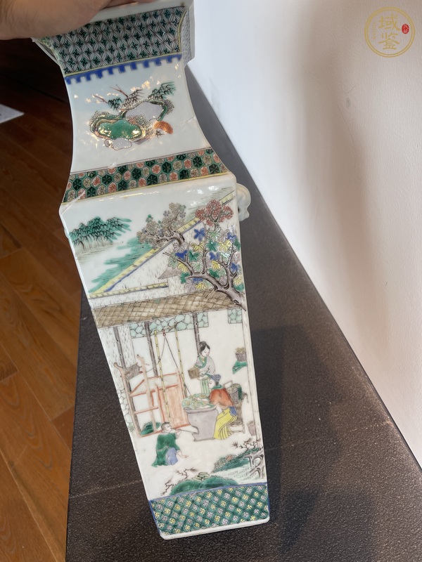 古玩陶瓷雙鋪首五彩四方撇口瓶真品鑒賞圖
