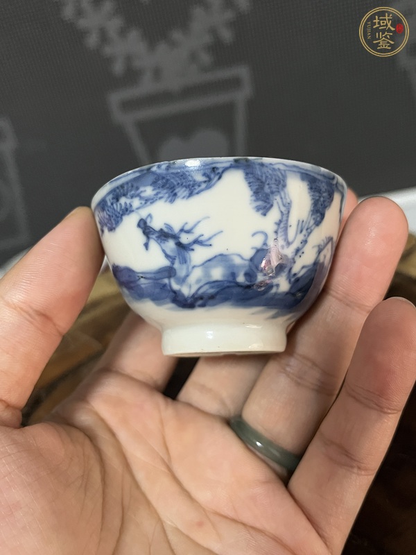 古玩松鹿紋青花杯真品鑒賞圖