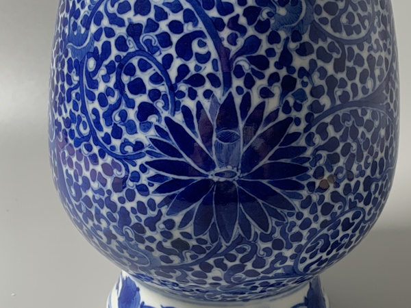 古玩陶瓷清晚期·青花纏枝花卉紋蓮子尊拍賣，當前價格18120元