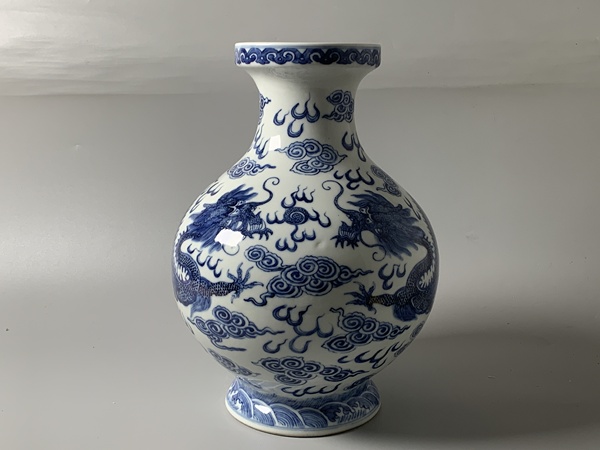 古玩陶瓷清末民初·青花雙龍戲珠紋盤口尊拍賣，當(dāng)前價(jià)格48840元