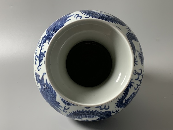 古玩陶瓷清末民初·青花雙龍戲珠紋盤口尊拍賣，當(dāng)前價(jià)格48840元