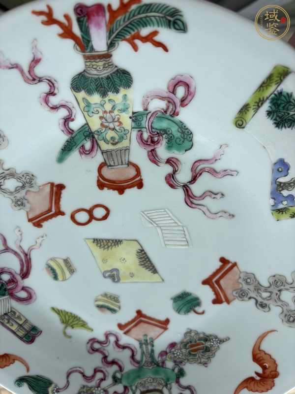 古玩陶瓷粉彩雜寶圖盤真品鑒賞圖