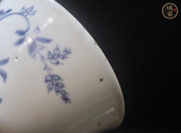 古玩陶瓷花卉紋青花杯真品鑒賞圖