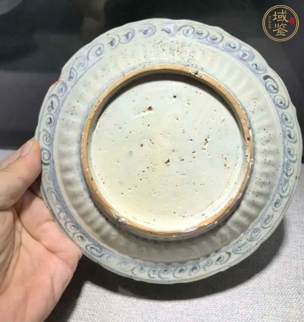 古玩陶瓷明空白期青花麒麟紋盤真品鑒賞圖