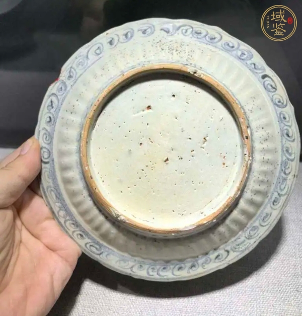 古玩陶瓷明空白期青花麒麟紋盤真品鑒賞圖