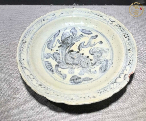 古玩陶瓷明空白期青花麒麟紋盤真品鑒賞圖