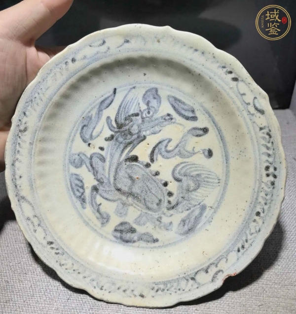 古玩陶瓷明空白期青花麒麟紋盤真品鑒賞圖