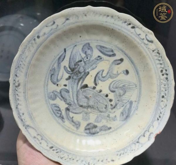古玩陶瓷明空白期青花麒麟紋盤真品鑒賞圖