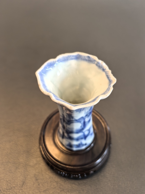 古玩陶瓷一把抓康熙青花山水人物紋花觚拍賣，當前價格1680元