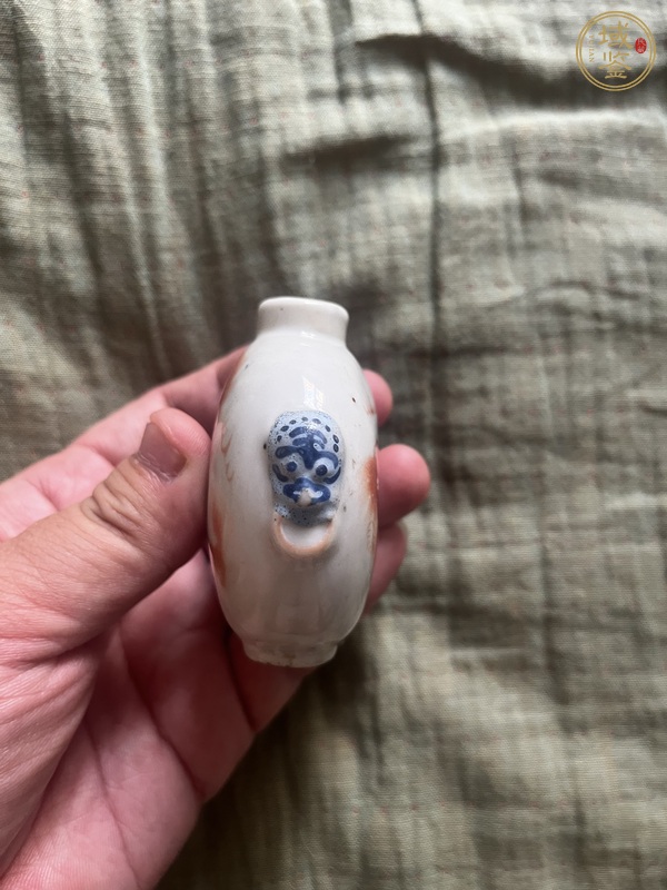 古玩陶瓷獅紋礬紅鼻煙壺真品鑒賞圖