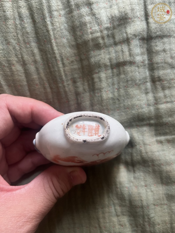古玩陶瓷獅紋礬紅鼻煙壺真品鑒賞圖