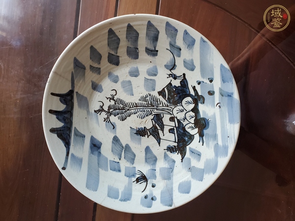 古玩陶瓷豆青釉青花山水人物盤真品鑒賞圖