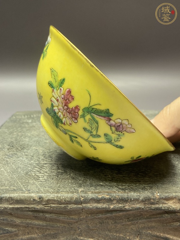 古玩陶瓷黃地粉彩飛黃騰達茶圓真品鑒賞圖