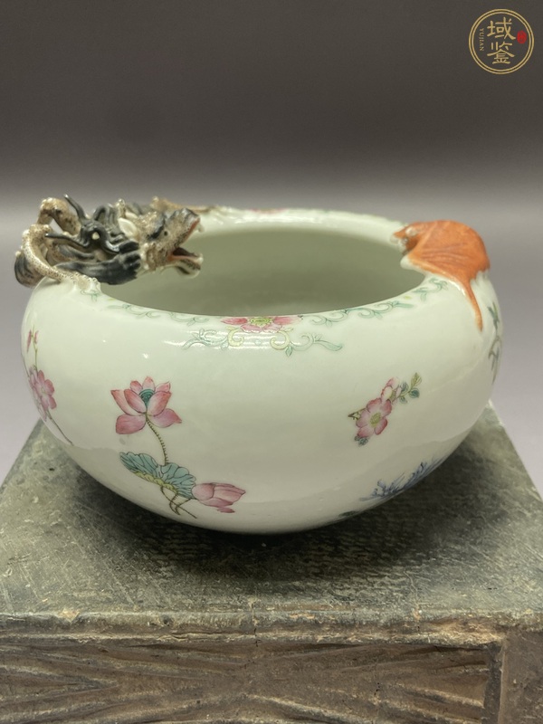 古玩陶瓷螭龍蝠紋粉彩水盂真品鑒賞圖