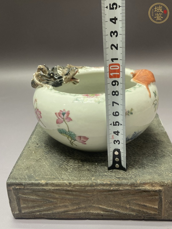 古玩陶瓷螭龍蝠紋粉彩水盂真品鑒賞圖