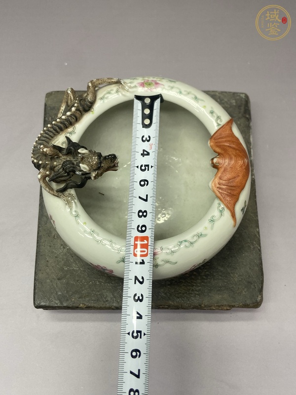 古玩陶瓷螭龍蝠紋粉彩水盂真品鑒賞圖