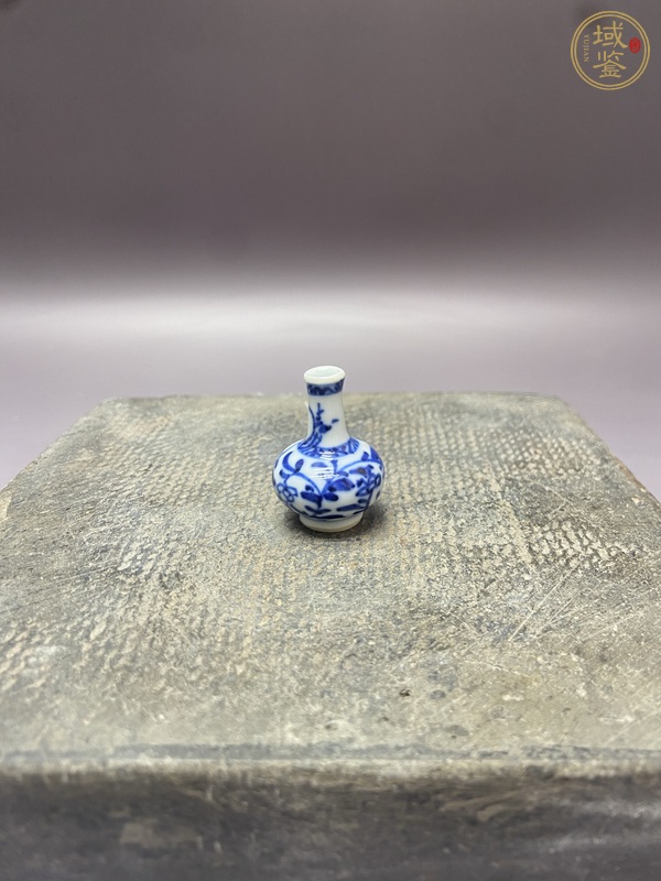 古玩花卉紋青花小賞瓶真品鑒賞圖
