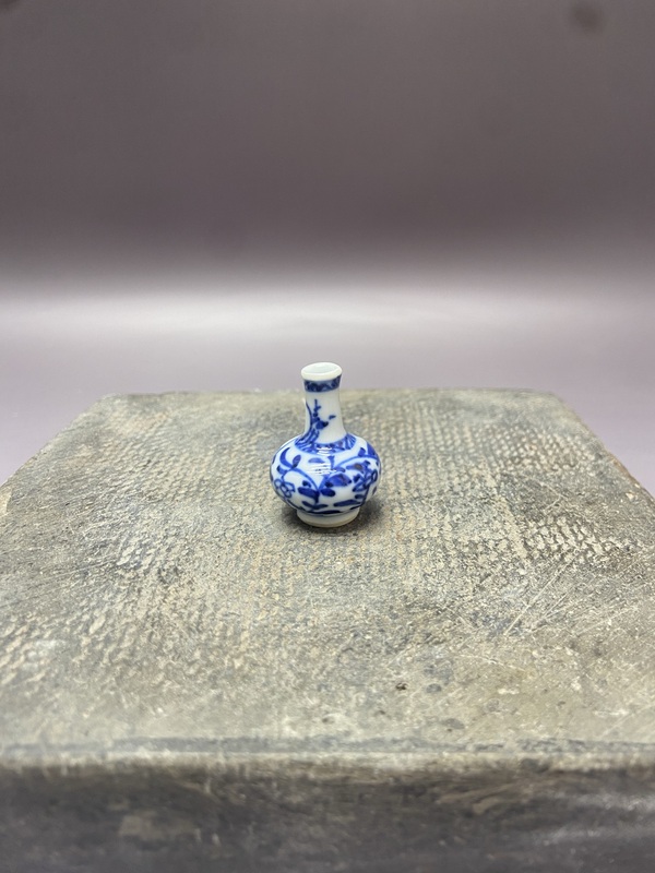 古玩轉賣清康熙花卉紋青花小天球瓶拍賣，當前價格999元