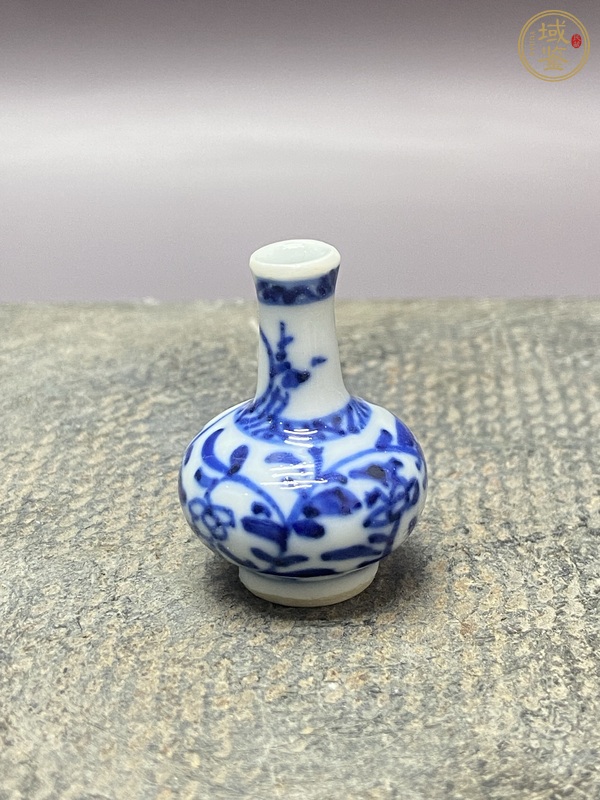 古玩陶瓷花卉紋青花小賞瓶真品鑒賞圖
