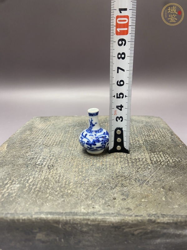 古玩陶瓷花卉紋青花小賞瓶真品鑒賞圖