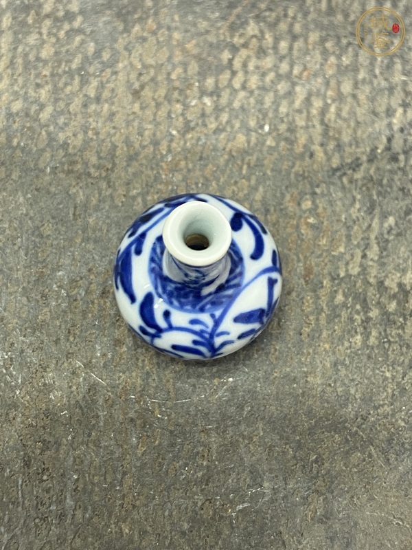 古玩陶瓷花卉紋青花小賞瓶真品鑒賞圖