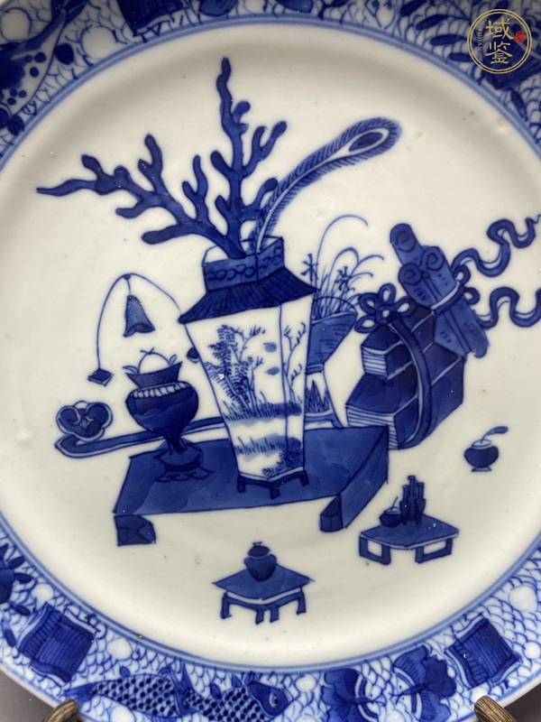 古玩陶瓷博古圖青花盤(pán)真品鑒賞圖