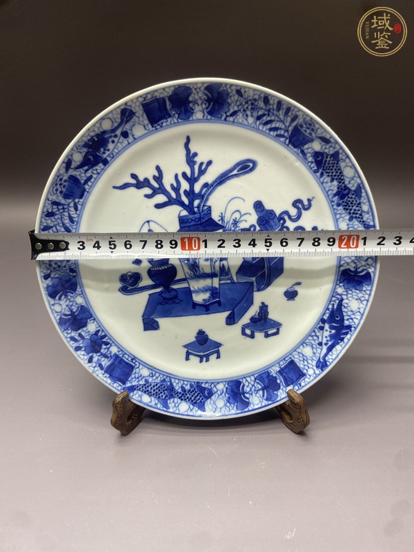 古玩陶瓷博古圖青花盤(pán)真品鑒賞圖
