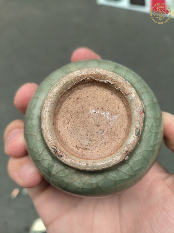 古玩陶瓷龍泉印花杯真品鑒賞圖