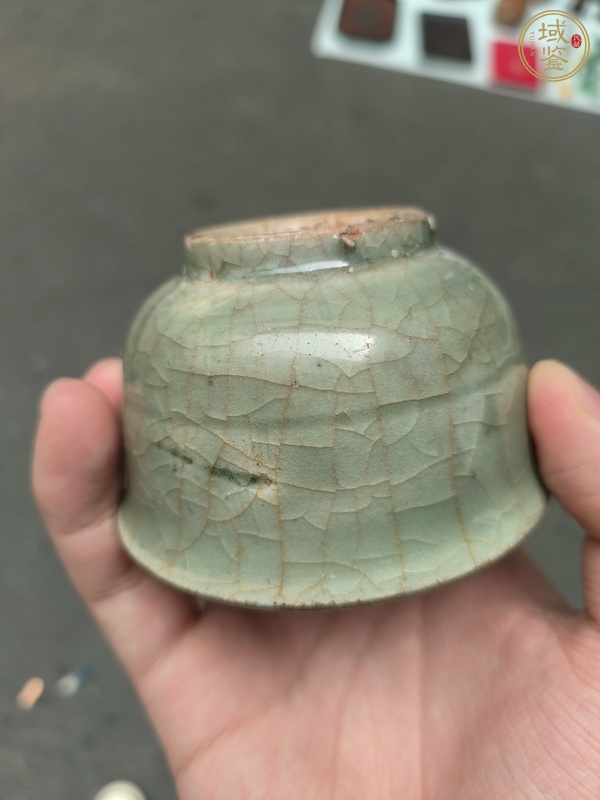 古玩陶瓷龍泉印花杯真品鑒賞圖