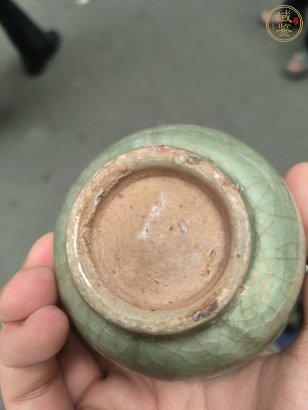 古玩陶瓷龍泉印花杯真品鑒賞圖