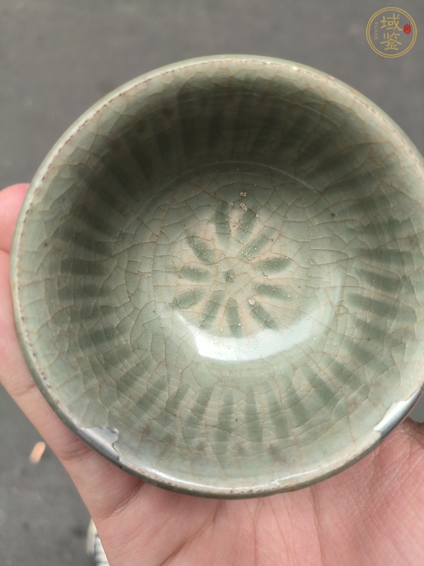 古玩陶瓷龍泉印花杯真品鑒賞圖