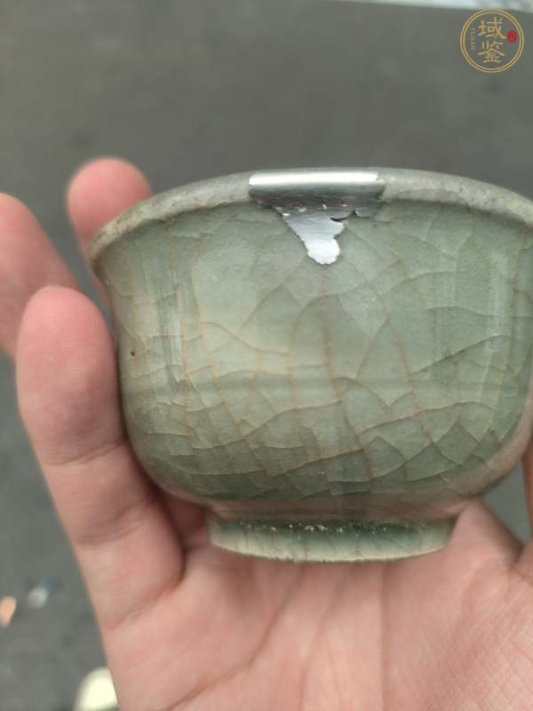 古玩陶瓷龍泉印花杯真品鑒賞圖