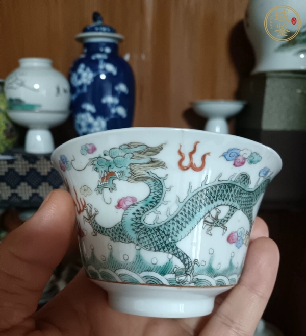 古玩陶瓷龍紋粉彩杯真品鑒賞圖