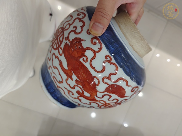 古玩陶瓷青花礬紅獅紋罐真品鑒賞圖