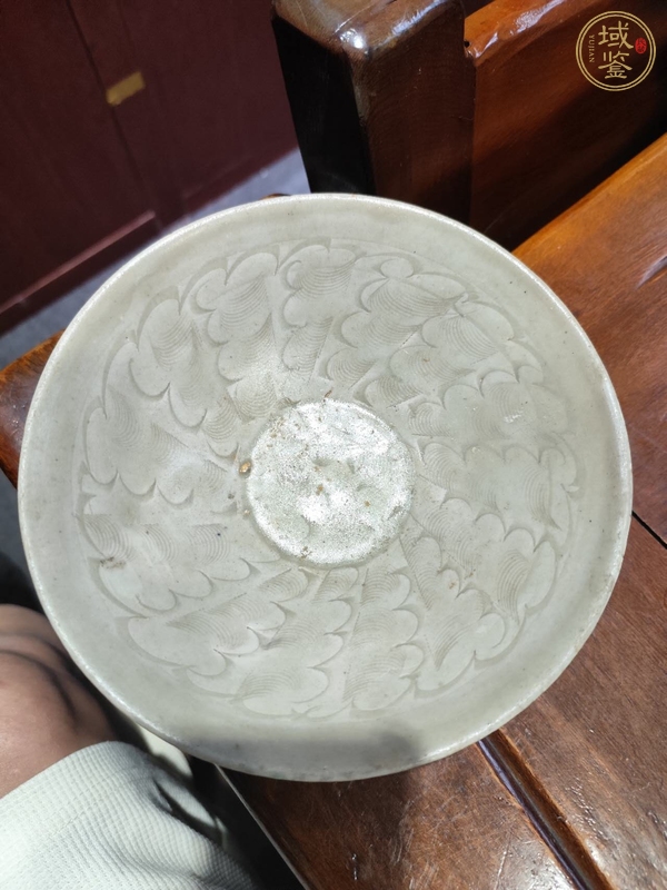 古玩陶瓷青白釉刻云氣紋碗真品鑒賞圖