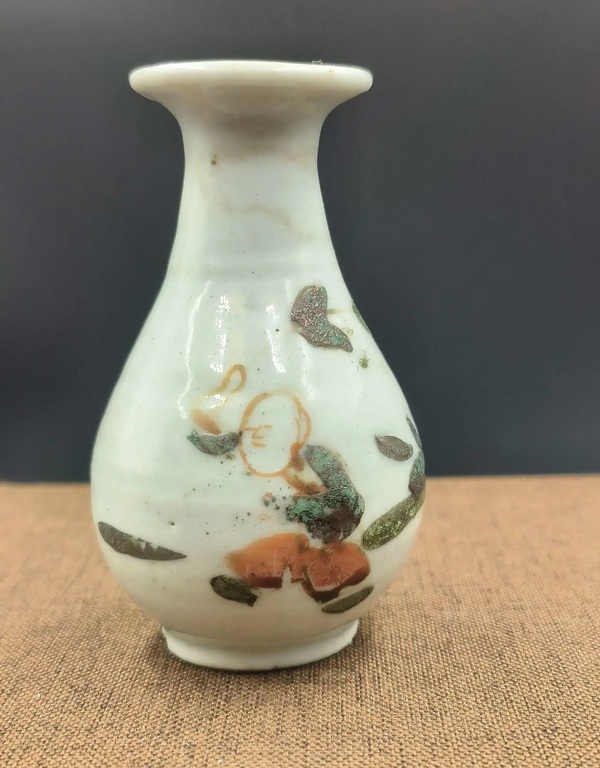 古玩轉賣明中晚期紅綠彩嬰戲玉壺春瓶拍賣，當前價格0元