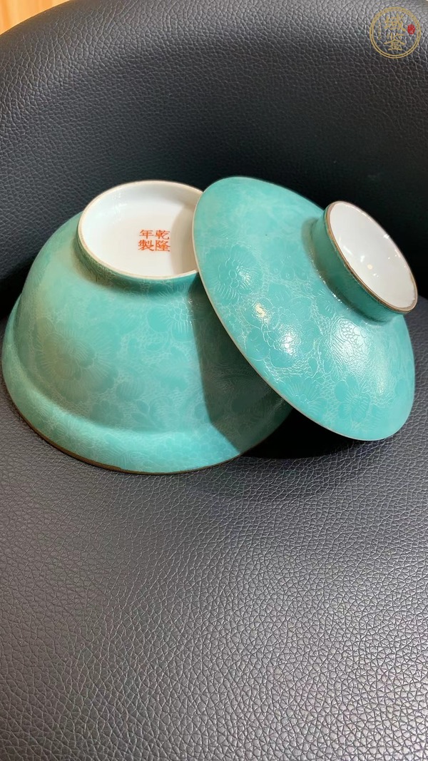 古玩陶瓷綠釉刻花蓋碗真品鑒賞圖