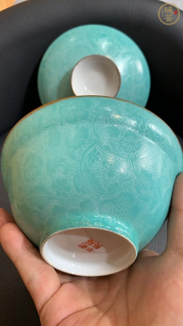 古玩陶瓷綠釉刻花蓋碗真品鑒賞圖