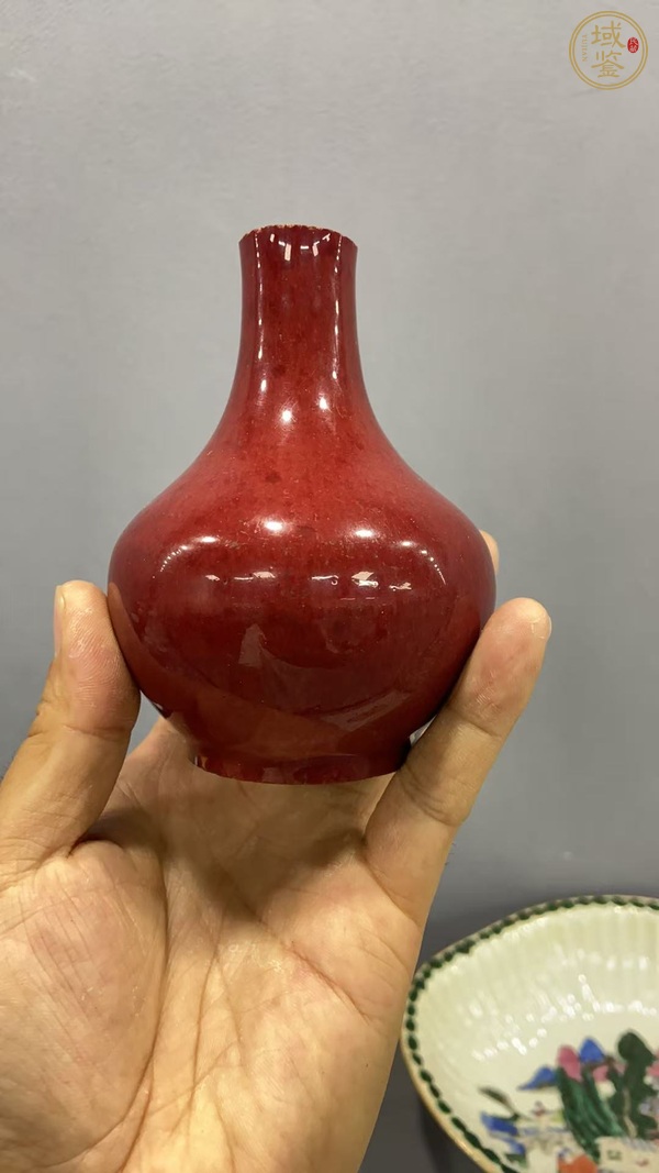 古玩陶瓷紅釉天球瓶真品鑒賞圖