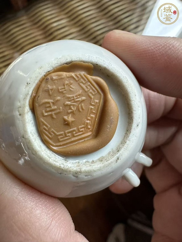 古玩陶瓷白釉刻花紋鳥食罐真品鑒賞圖