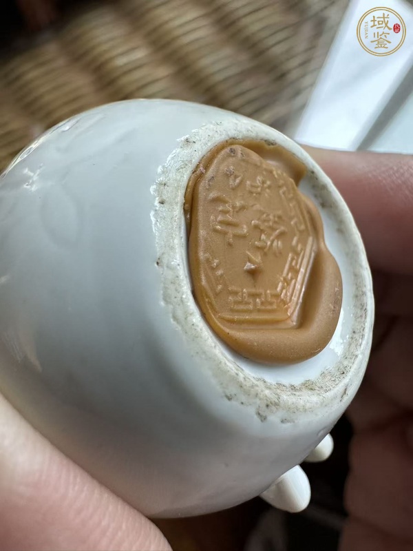 古玩陶瓷白釉刻花紋鳥食罐真品鑒賞圖