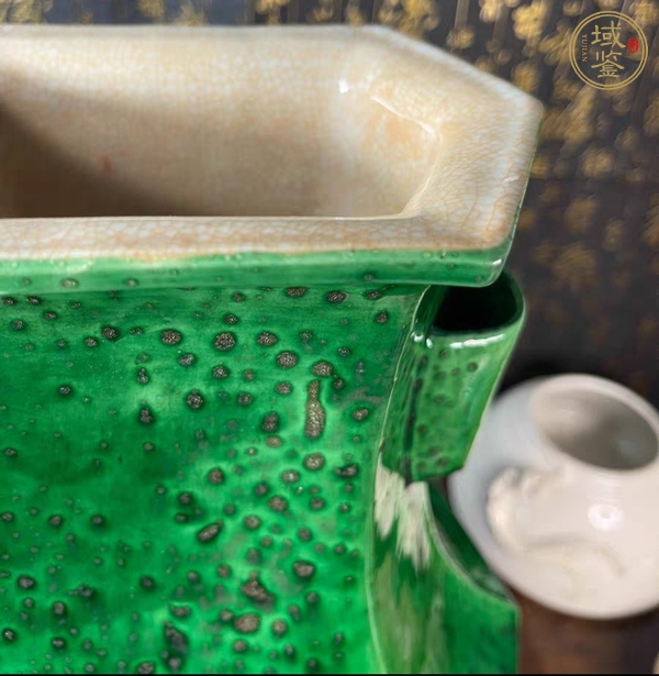 古玩陶瓷綠釉貫耳瓶真品鑒賞圖