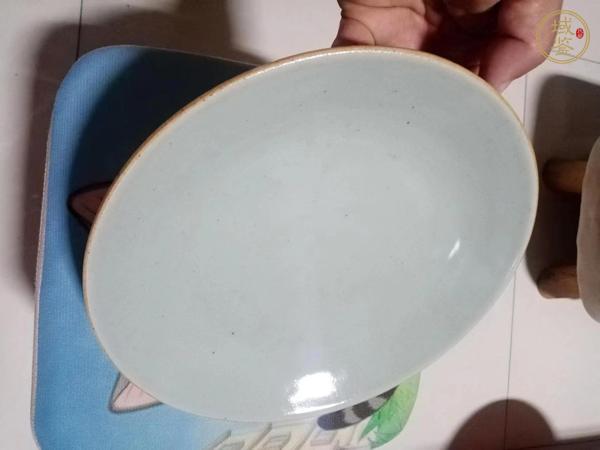古玩陶瓷豆青釉盤真品鑒賞圖