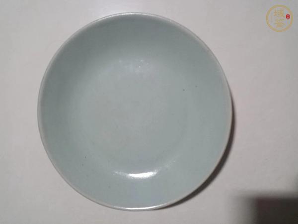 古玩陶瓷豆青釉盤真品鑒賞圖