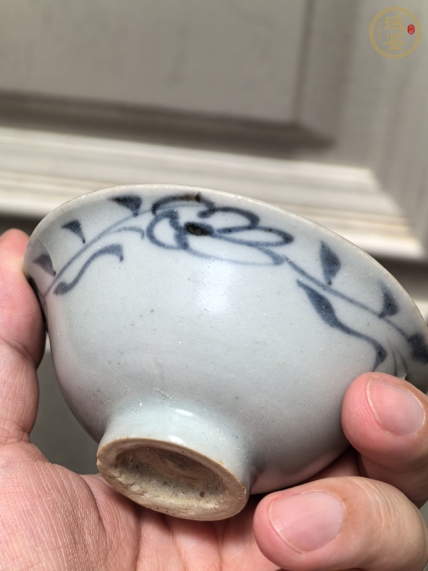 古玩陶瓷青花花卉紋壓手杯真品鑒賞圖