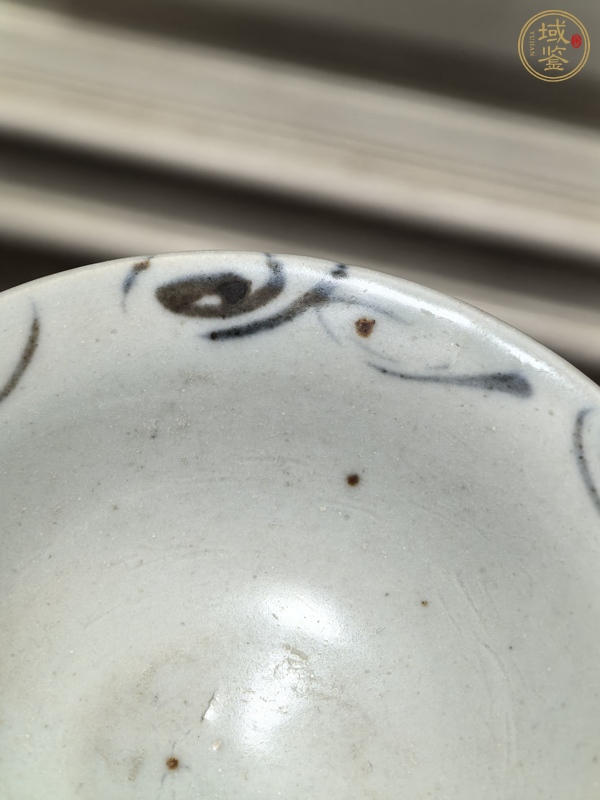 古玩陶瓷青花花卉紋壓手杯真品鑒賞圖