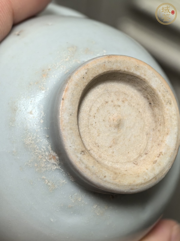 古玩陶瓷卵白釉花口杯真品鑒賞圖