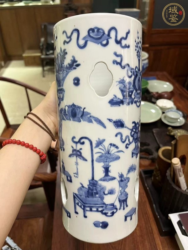 古玩陶瓷青花博古圖帽筒真品鑒賞圖